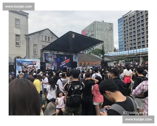 桌面足球精彩对决全程回放 玩家技巧与战略完美呈现